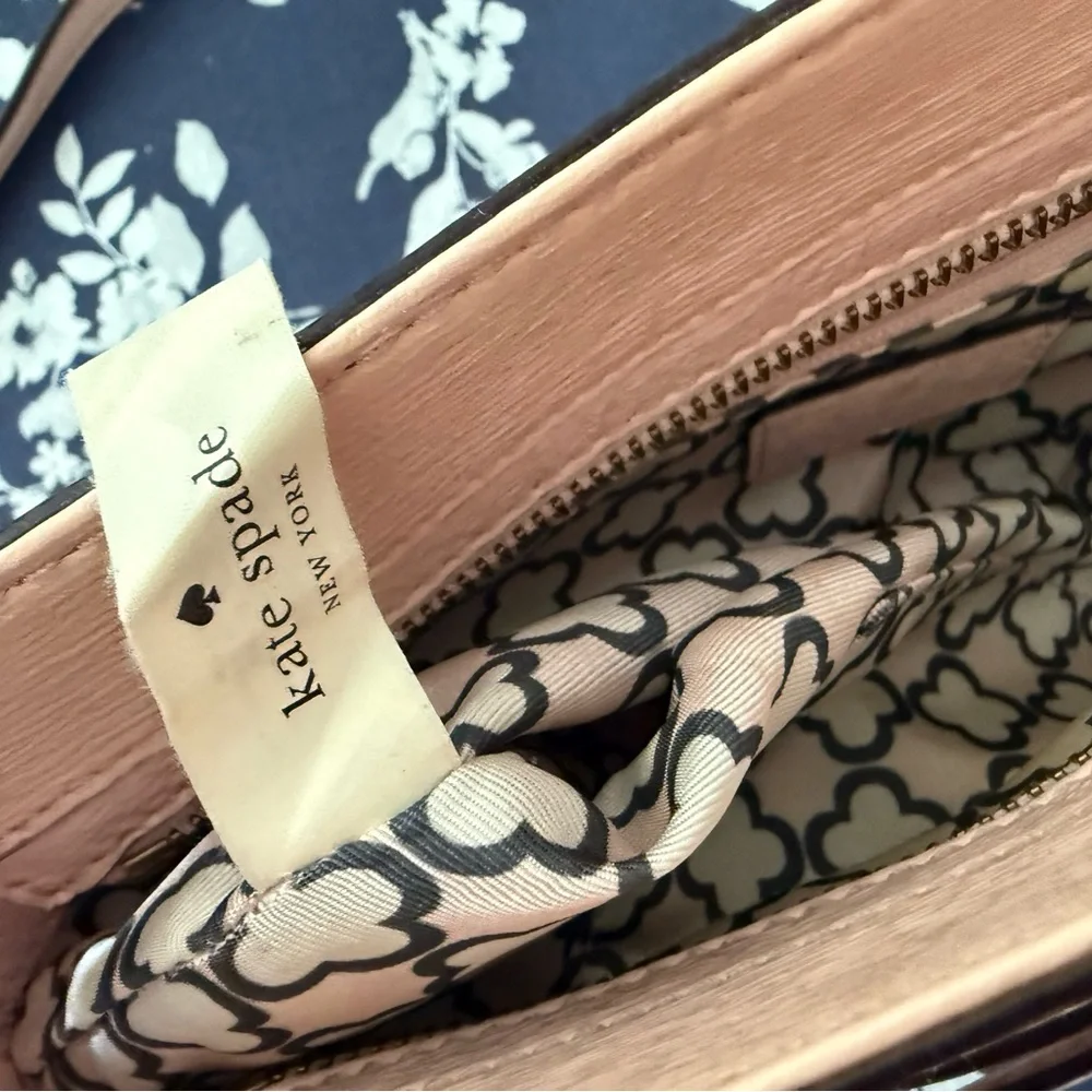 Kate Spade Blush Pink Crossbody Bag with 🎀 – - Picture 5 of 7